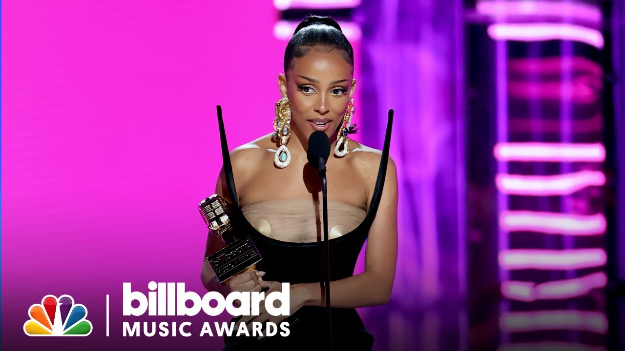 Doja Cat Wins the Top R&B Album Award | 2022 Billboard Music Awards