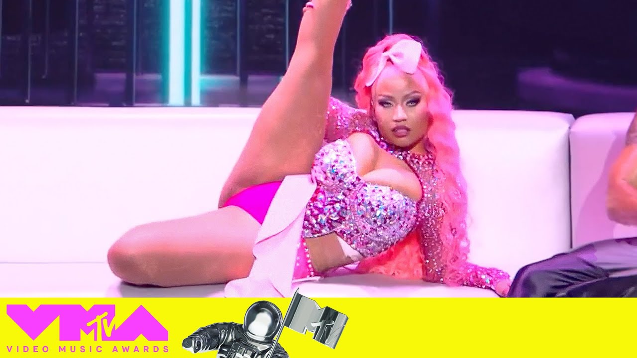 Nicki Minaj Performs “Super Freaky Girl,” “Anaconda” & More | 2022 VMAs