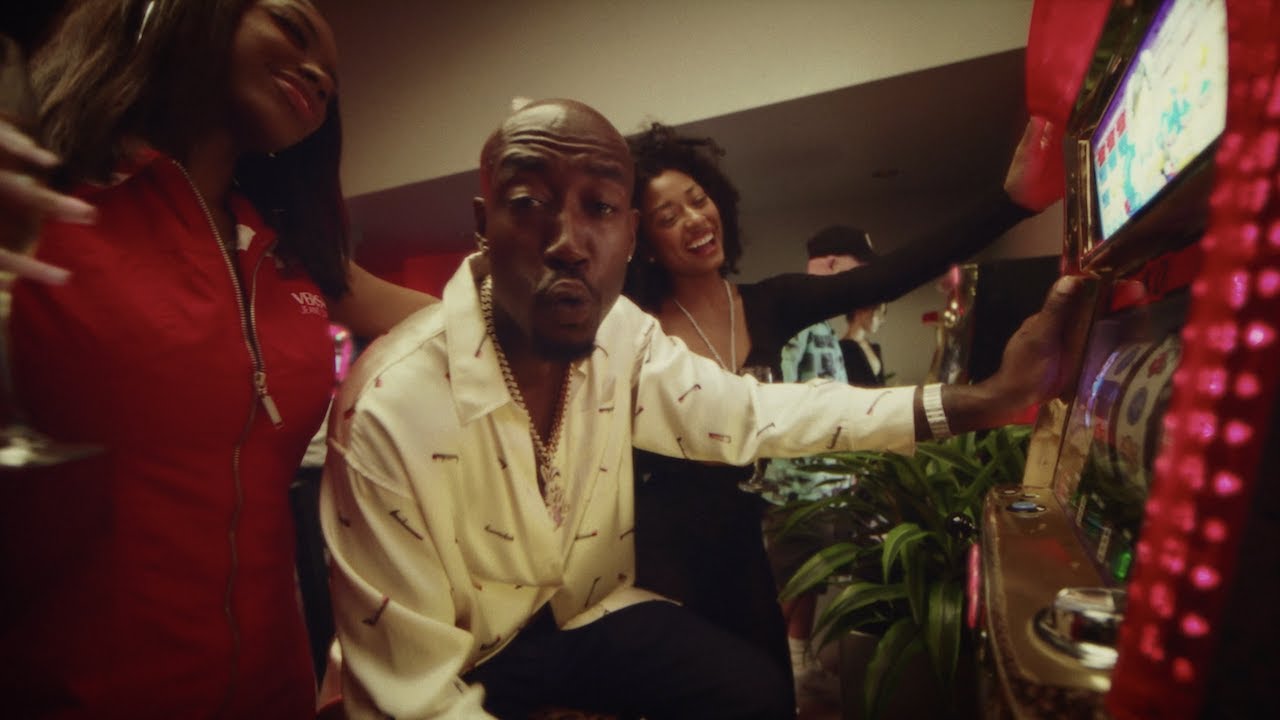 Freddie Gibbs – Too Much (ft. Moneybagg Yo) [Official Music Video]