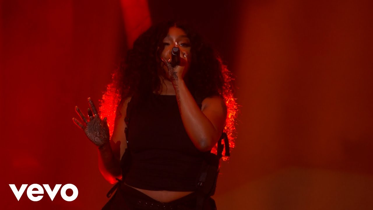 SZA – “Kill Bill” & “Snooze” (Medley) (LIVE at the 66th GRAMMYs)