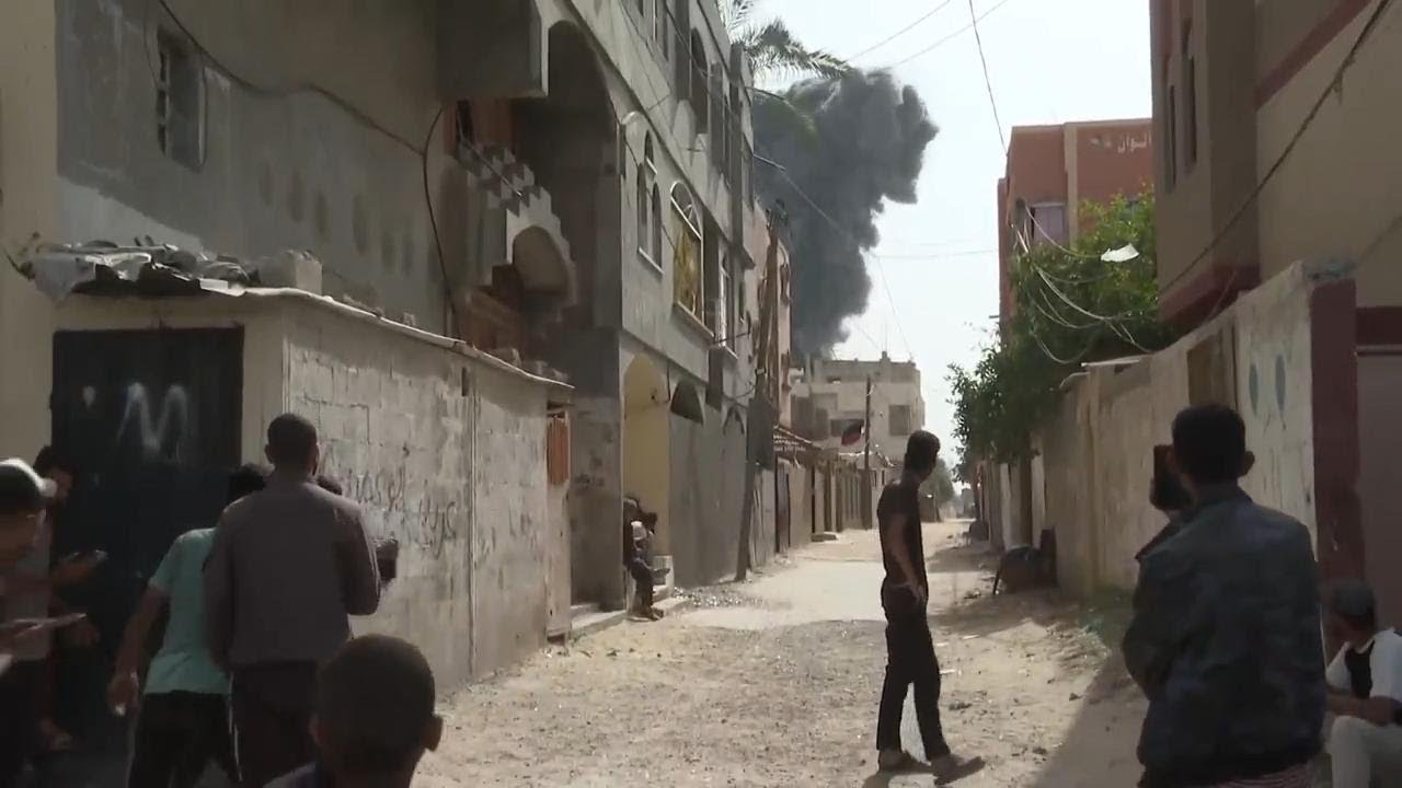 Palestinians evacuate area of Rafah just before Israeli airstrike